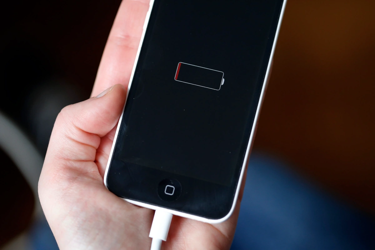 iPhone не заряжается